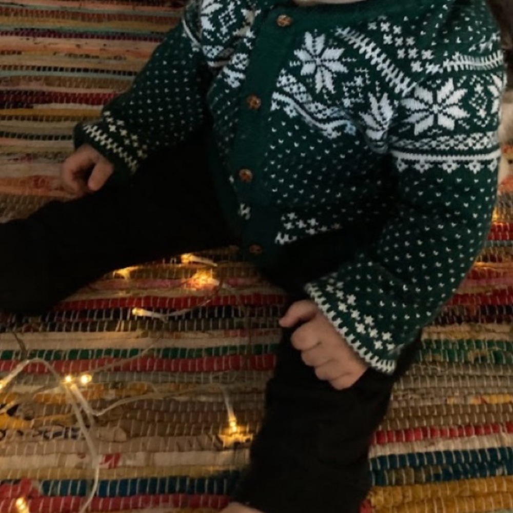 Green Snowflake Pattern Kids Cardigan and Hat Set Christmas boy or girl - Picture 4 of 4